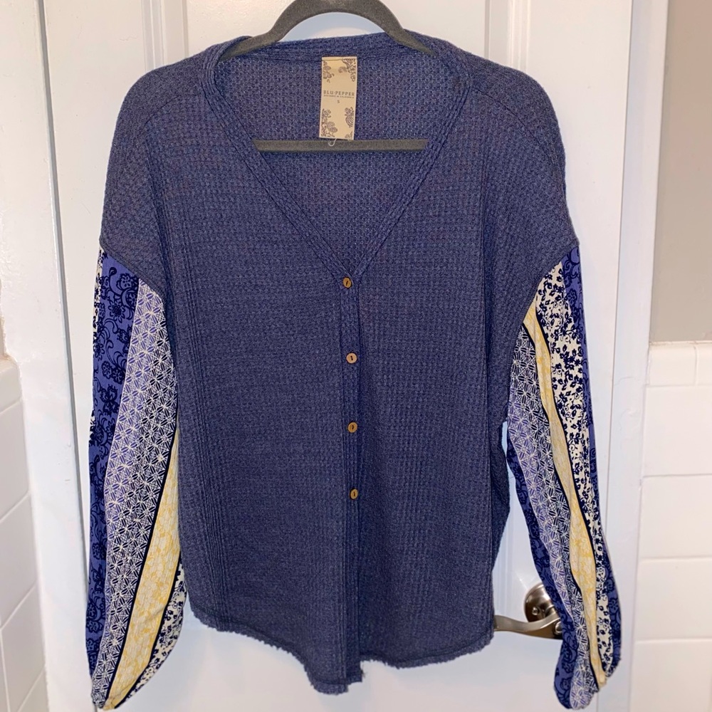 Blue sweater / blouse / cardigan